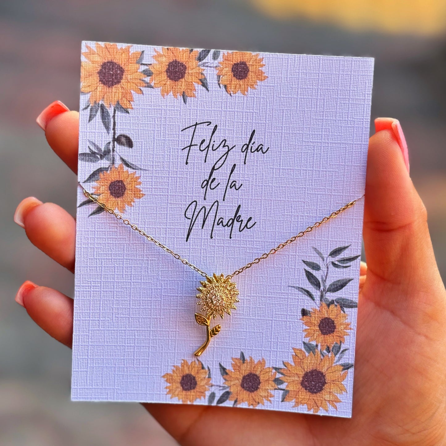 🌻 Collar de Girasol Giratorio + Dedicatoria Día de la Madre