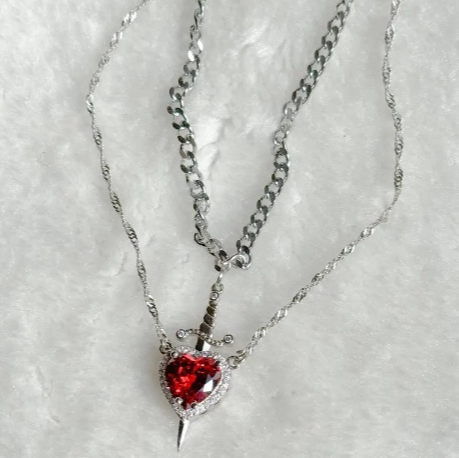 Collar Dúo de Corazón y Espada 🗡️❤️ 2 EN 1