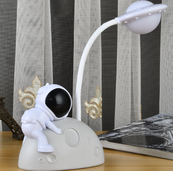 Lámpara de noche con forma de astronauta