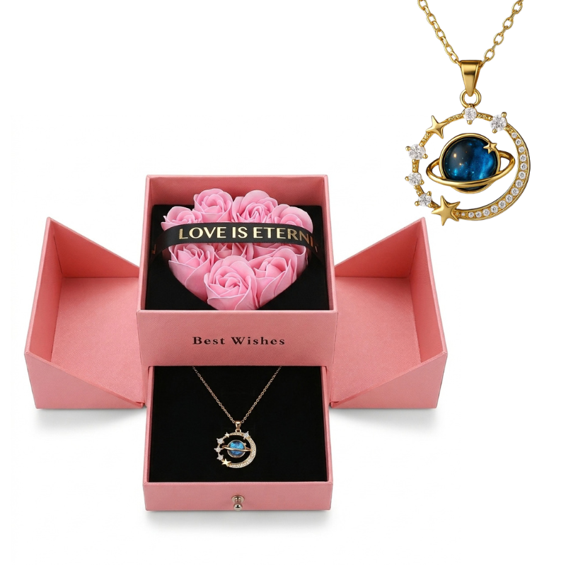 Joyero rosado de 9 rosas eternas en corazón con collar Saturno en la gaveta