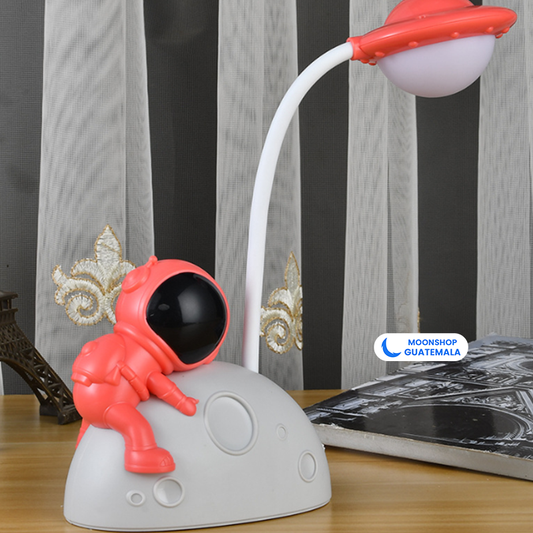 Lámpara de noche con forma de astronauta