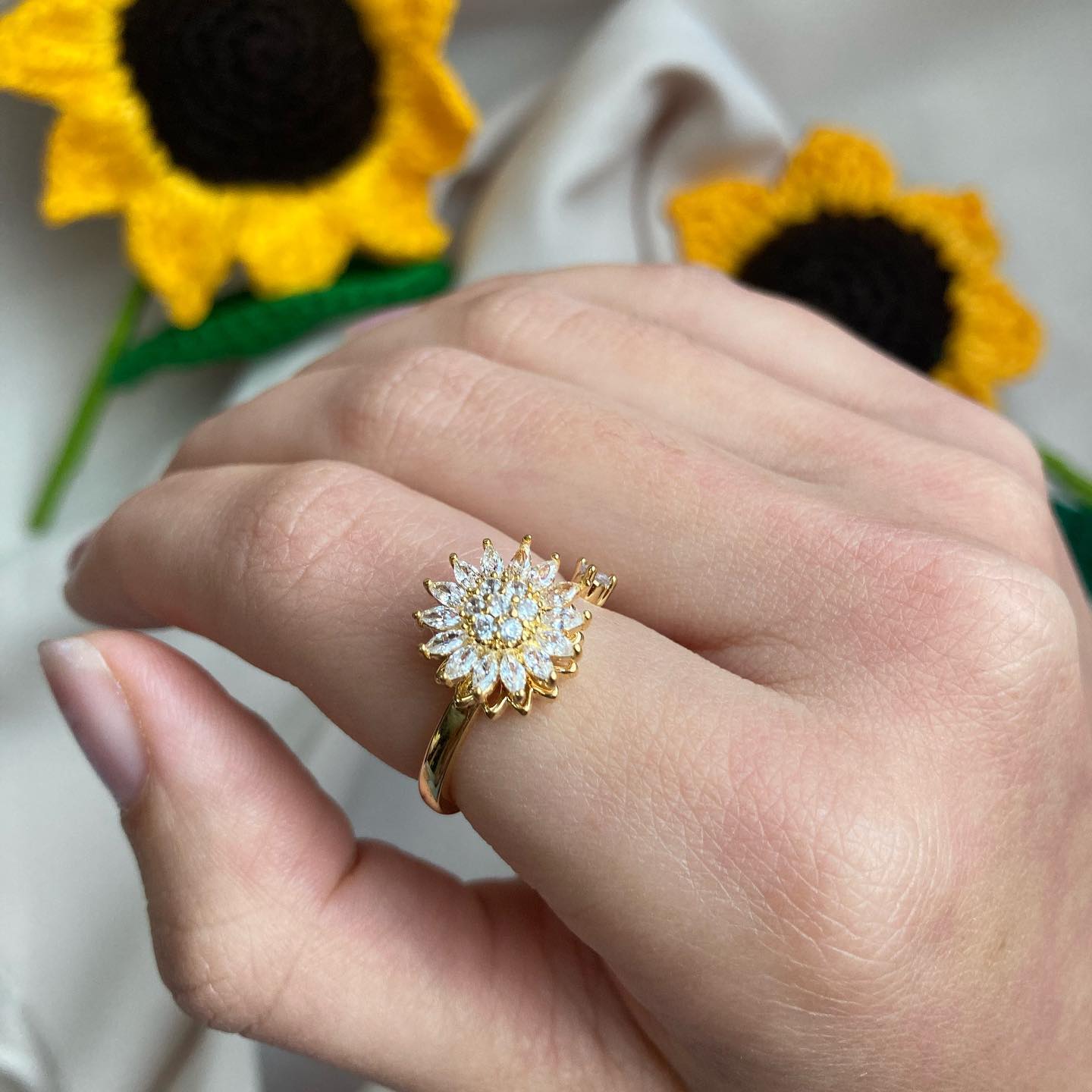 COMBO 💝 Joyero de 9 Rosas Eternas + Anillo Girasol Giratorio 🌻