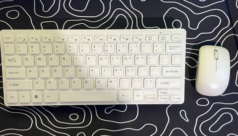 Teclado y mouse blanco Bluetooth con teclado numérico y teclas de flecha completas