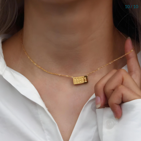 Collar dorado 11:11 para llevar cerca la energía del portal energético