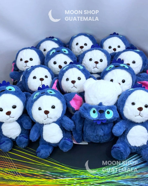 Osito con disfraz de Stitch visto de frente, peluche coleccionable