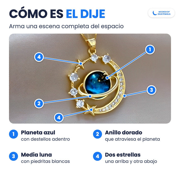 Cómo es el dije del Collar Saturno: planeta azul con destellos, anillo dorado, media luna con piedritas blancas y dos estrellas
