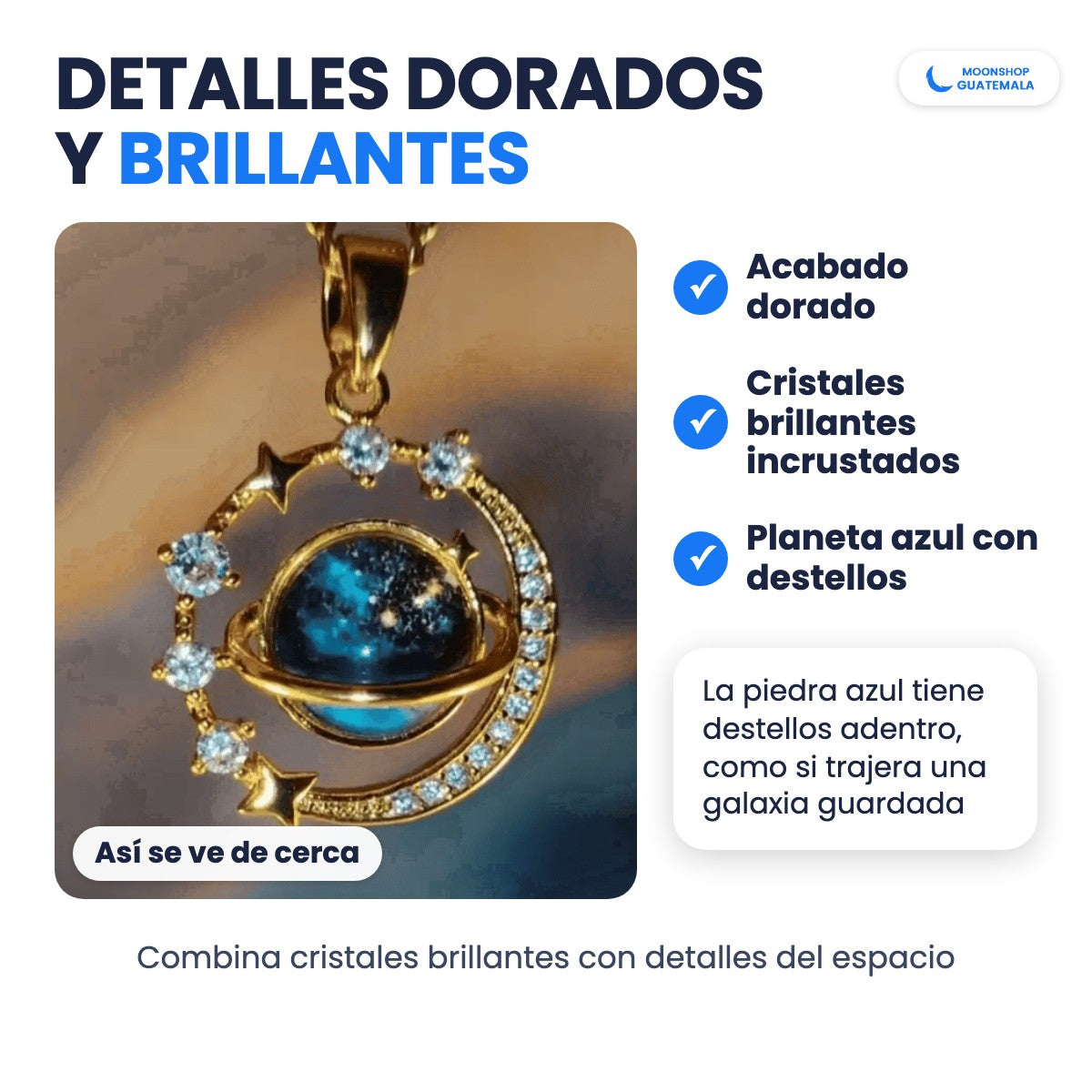 Collar Saturno de cerca: acabado dorado, cristales brillantes incrustados y planeta azul con destellos adentro