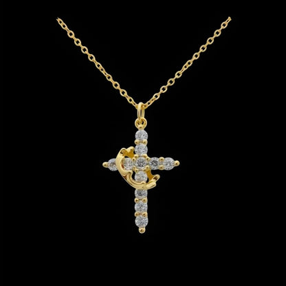 Dije de cruz delicada con circonita cúbica y detalle de corona