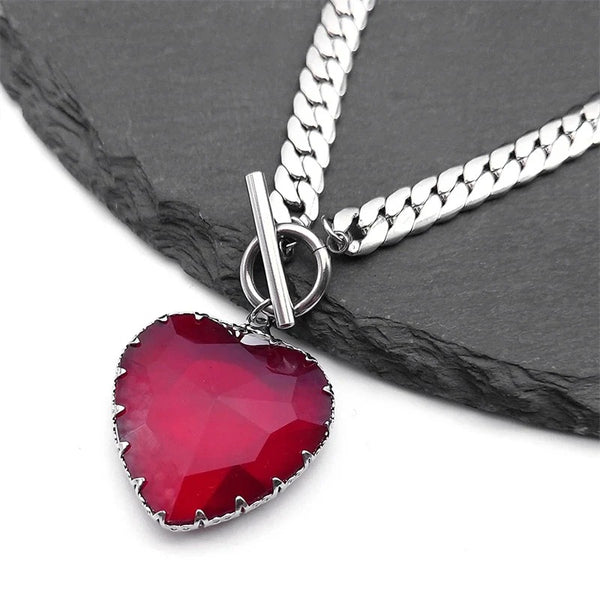 Gargantilla con dije de corazón rojo carmesí ideal para regalar en San Valentín