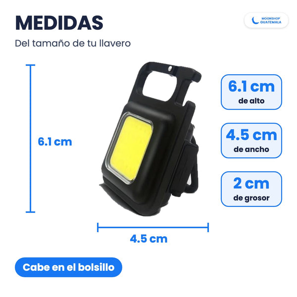 Medidas de la mini linterna llavero: 6.1 cm de alto, 4.5 cm de ancho y 2 cm de grosor