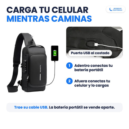 Puerto USB al costado de la mochila antirrobo: adentro conectas tu batería portátil y afuera cargas tu celular