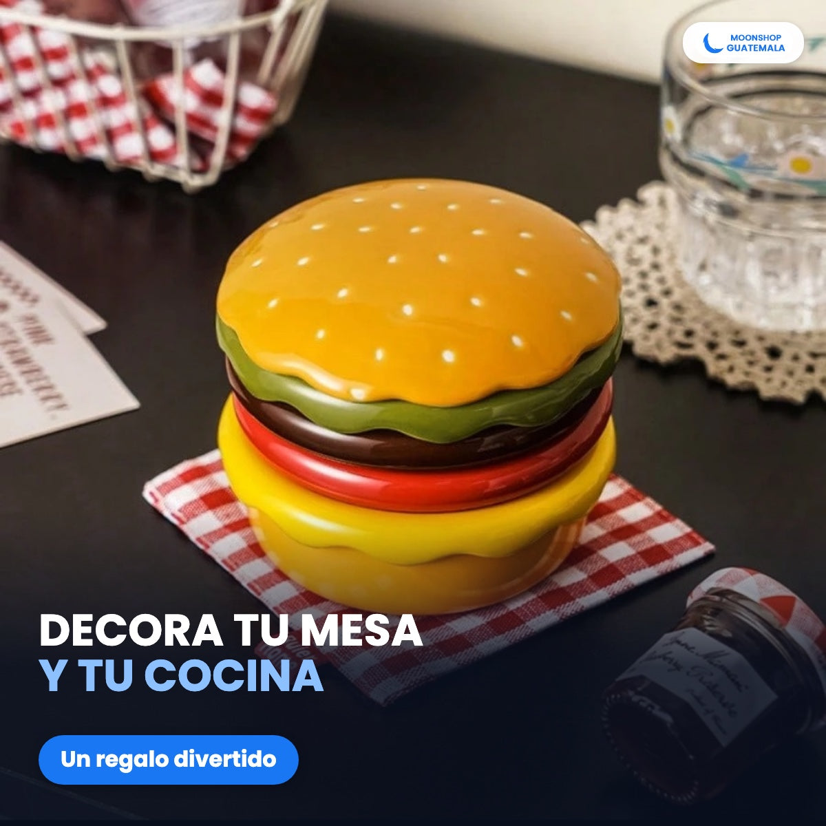 Juego de platos de hamburguesa de cerámica decorando la mesa