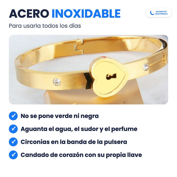 Pulsera dorada de acero inoxidable con candado de corazón y circonias en la banda